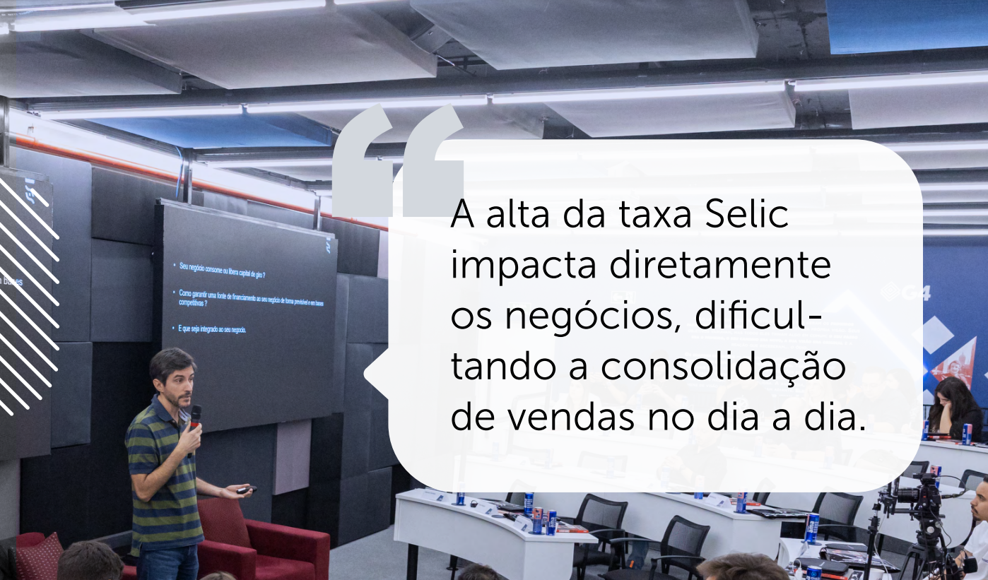 CFO André Gonçalves durante palestra sobre evento NRF 2023